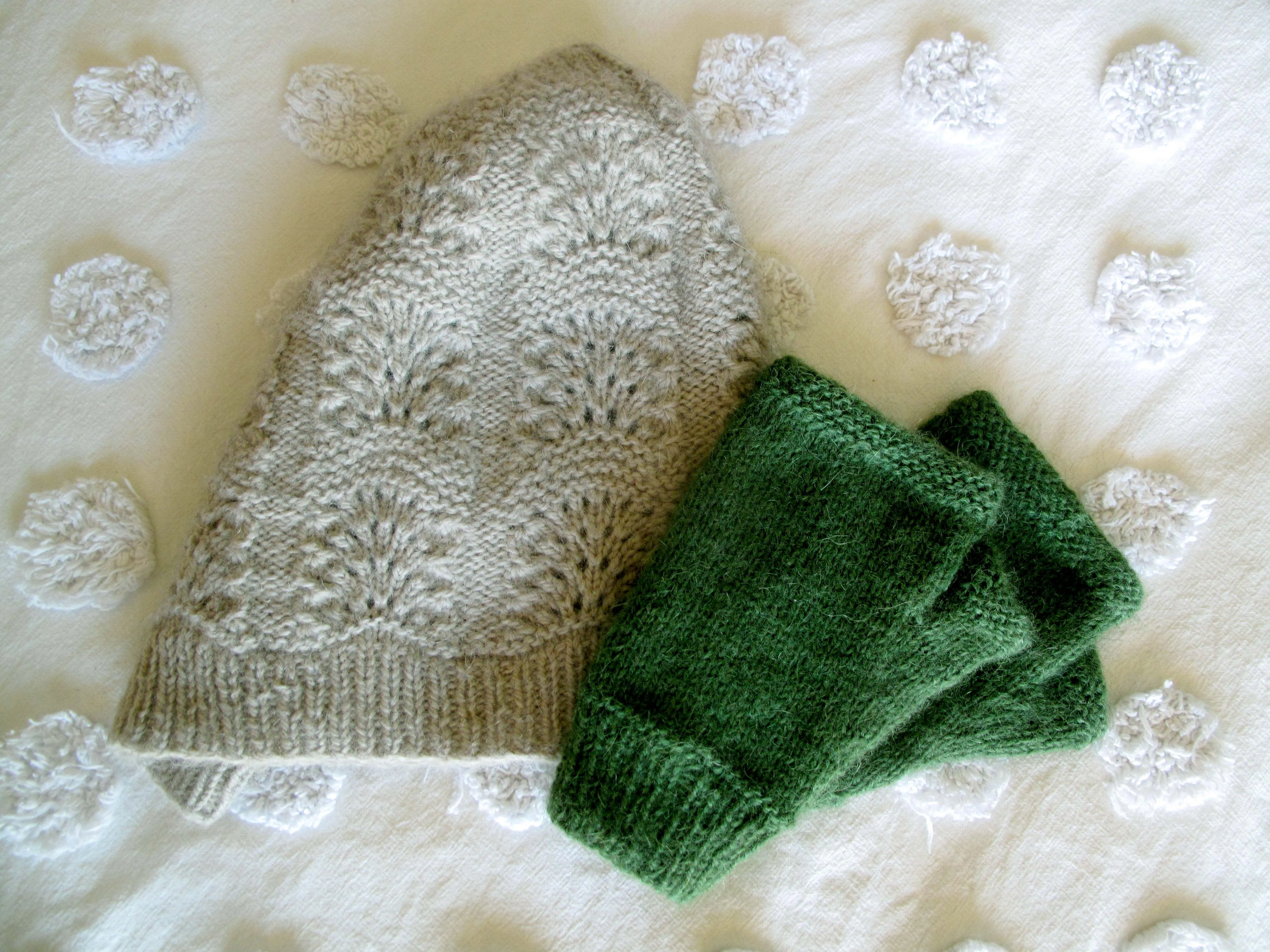 Bella Rosa Hat and Fingerless Gloves