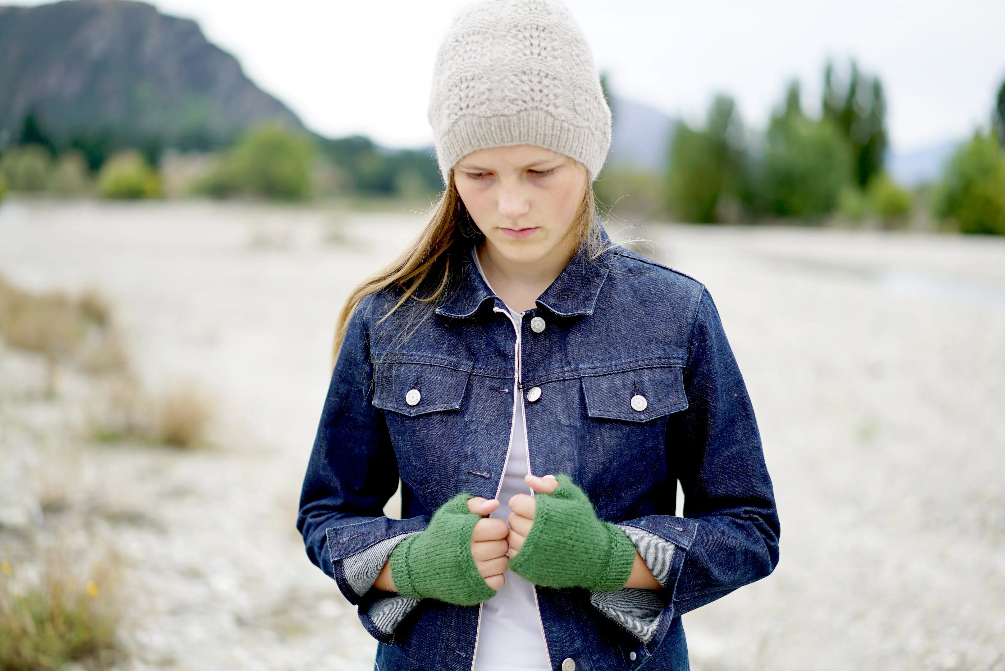 Bella Rosa Hat and Fingerless Gloves