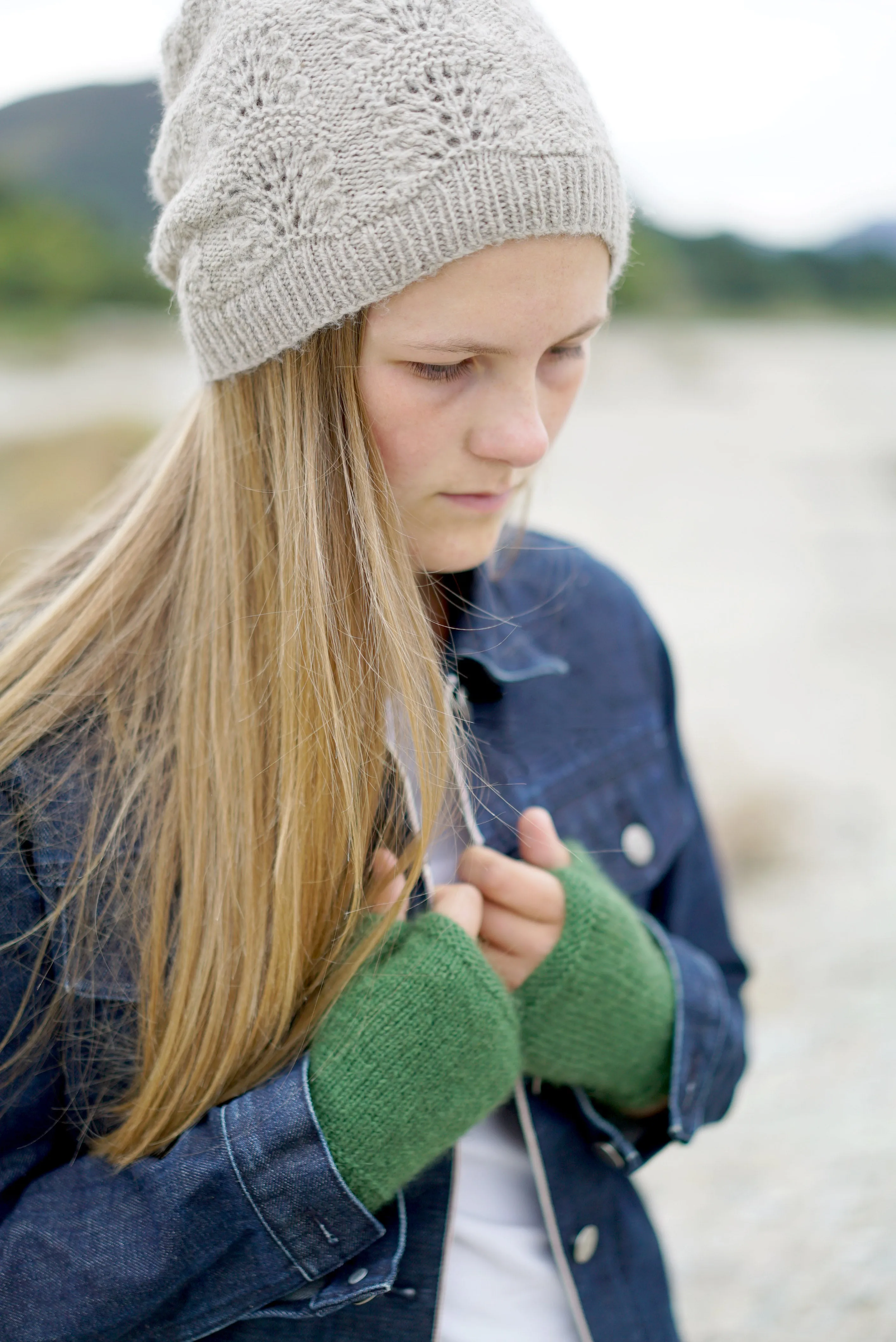 Bella Rosa Hat and Fingerless Gloves