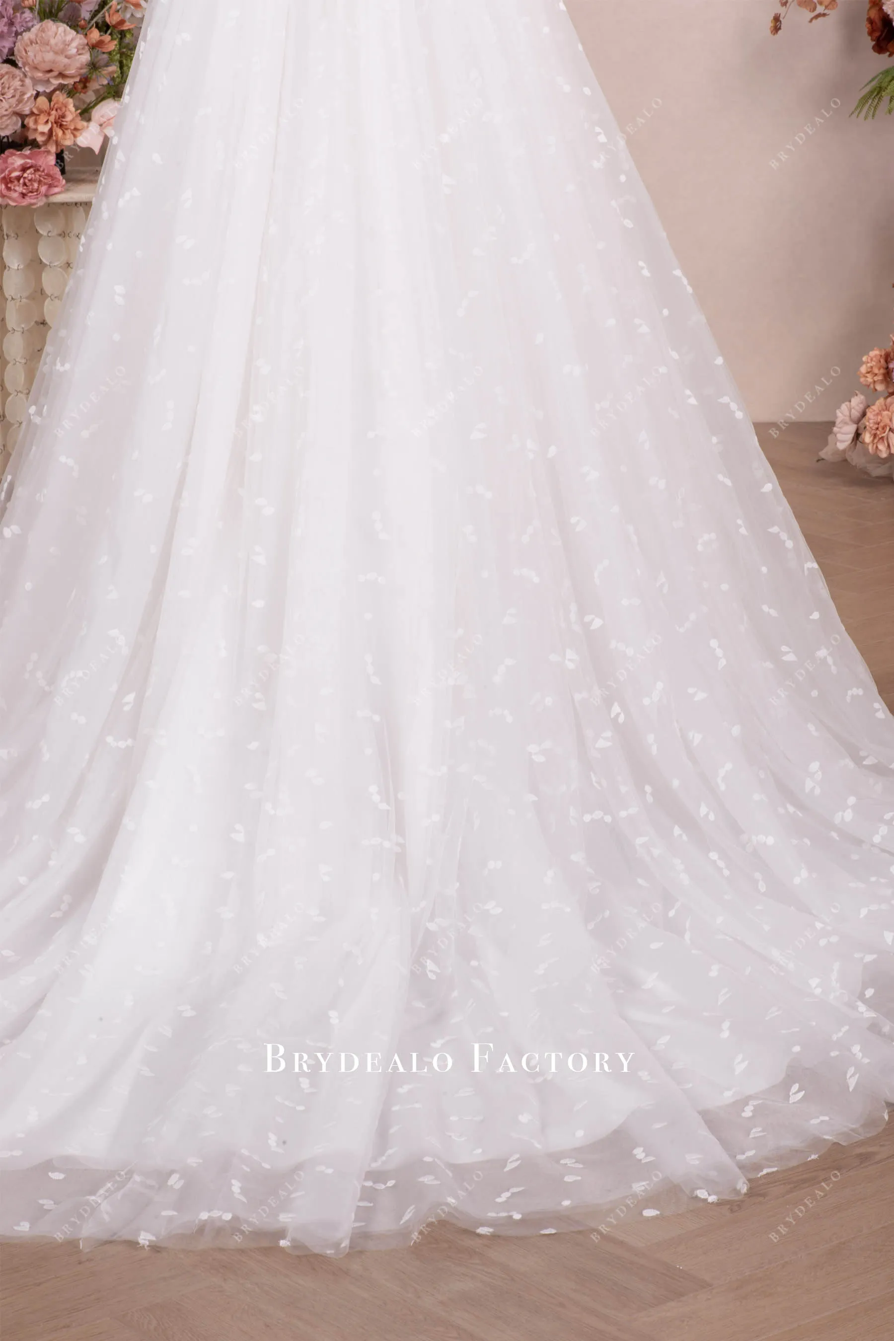 Romantic 3D Lace Tulle Sleeveless Puffy A-line Bridal Gown
