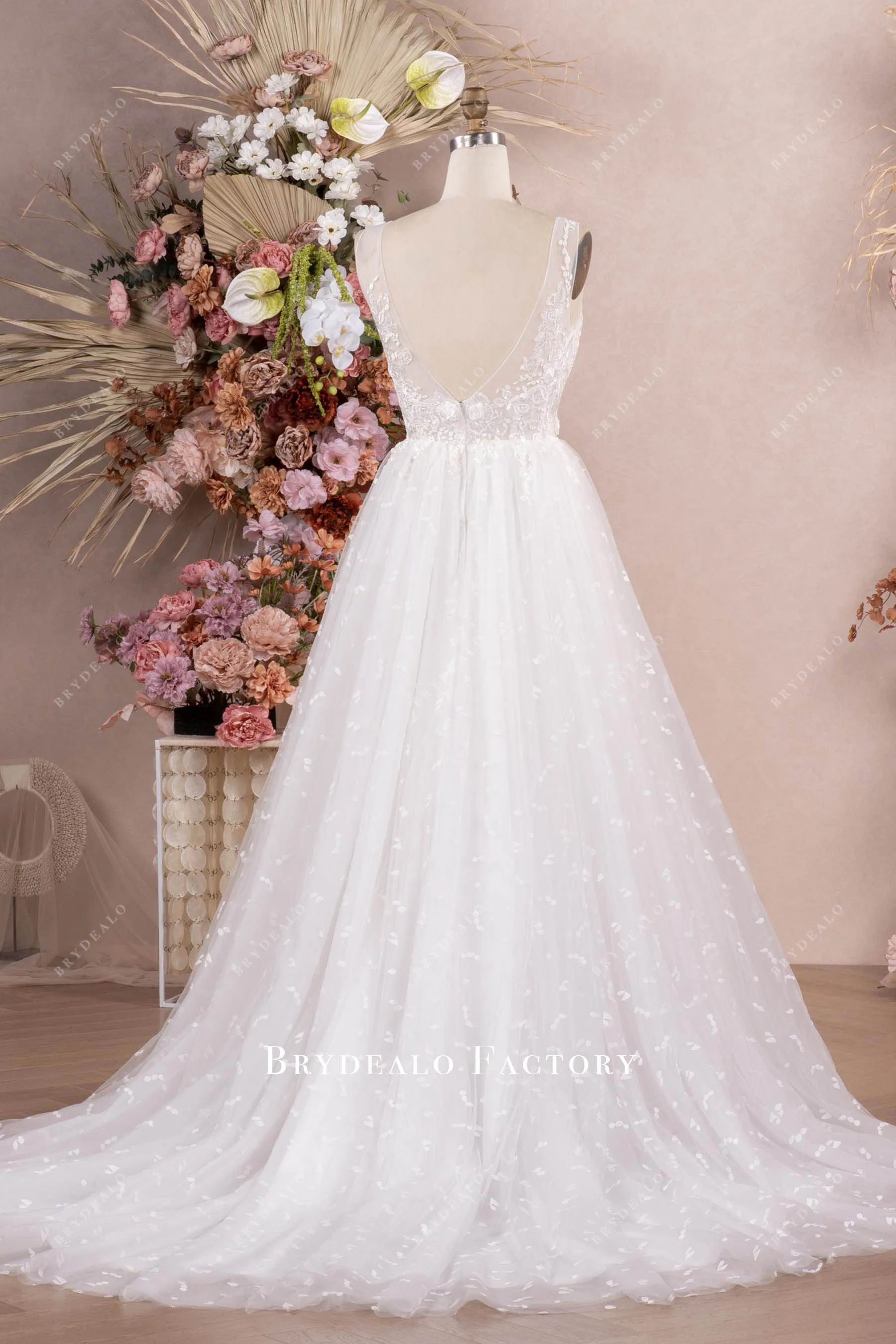 Romantic 3D Lace Tulle Sleeveless Puffy A-line Bridal Gown